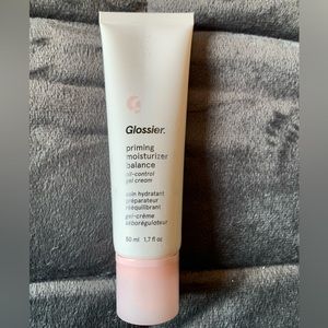 Glossier priming moisturizer